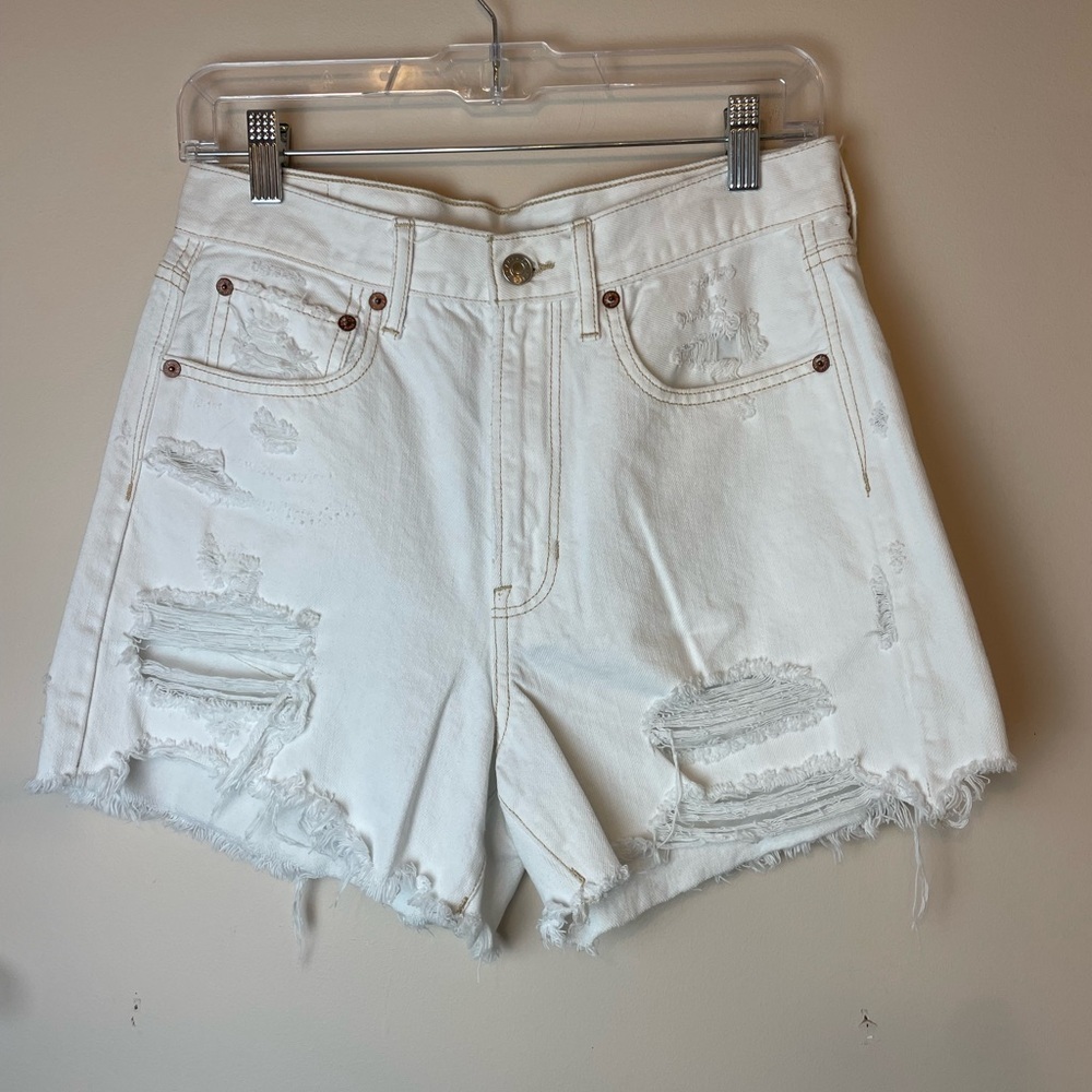 American Eagle 90s Boyfriend Shorts White Denim Tan Stitching Size 6 Raw Hem